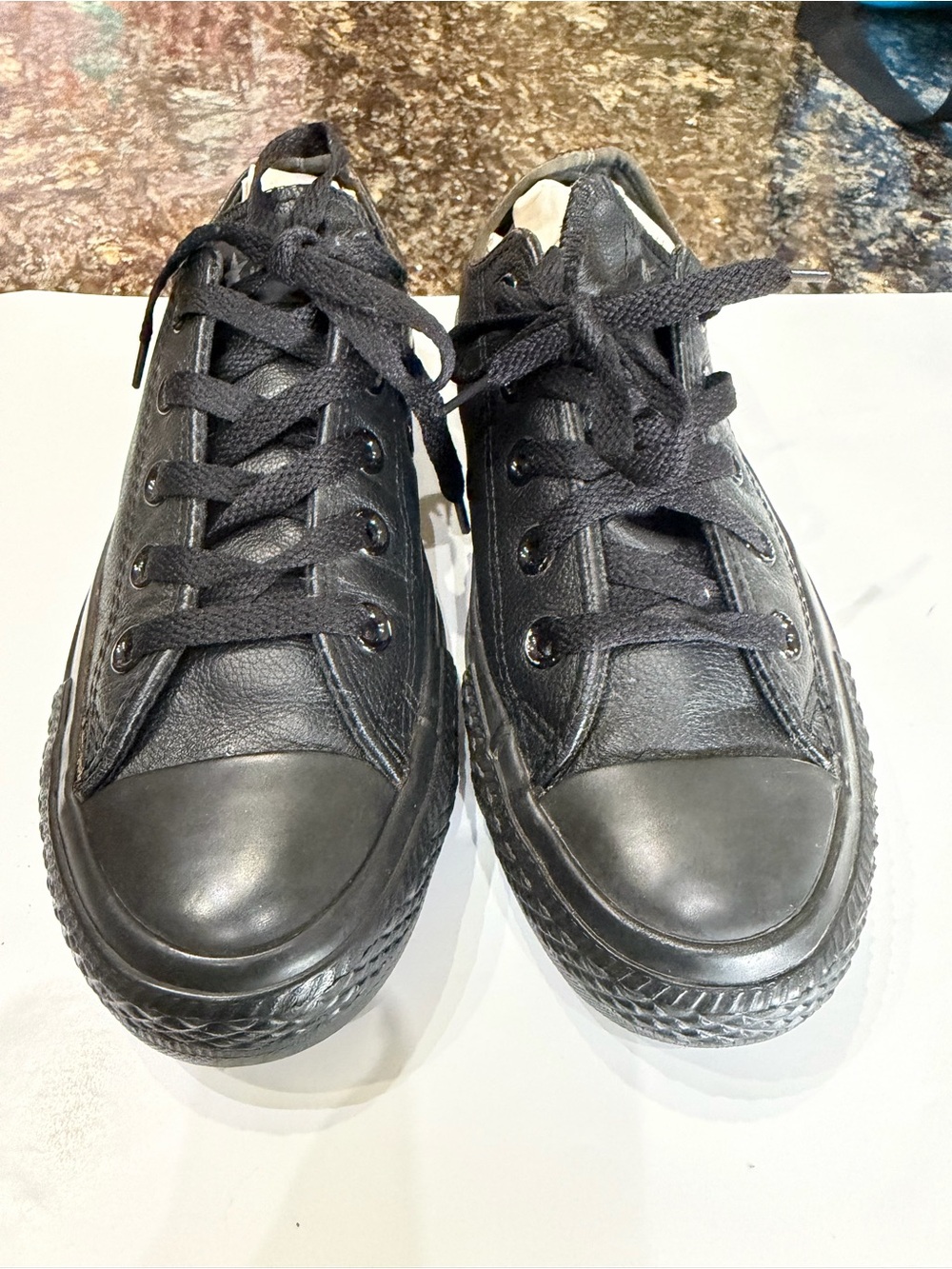 Converse Chuck Taylor All Star Leather Low Top sneakers Men’s 4 Women’s 6 - Picture 2 of 5